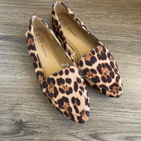 Time and Tru woman cheetah print pointy flats size 6 memory foam sole slip on - Picture 1 of 11